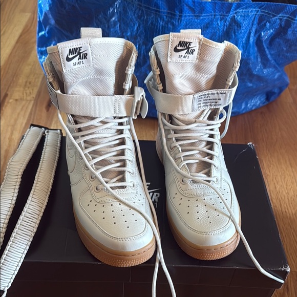 Women Nike Air Force 1 High Top Sneakers Light Bone Size 8 - Picture 4 of 8